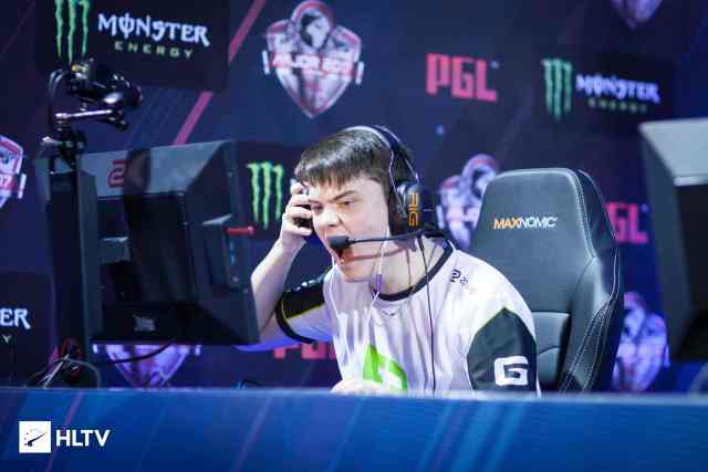 左右出现红 左右出现红